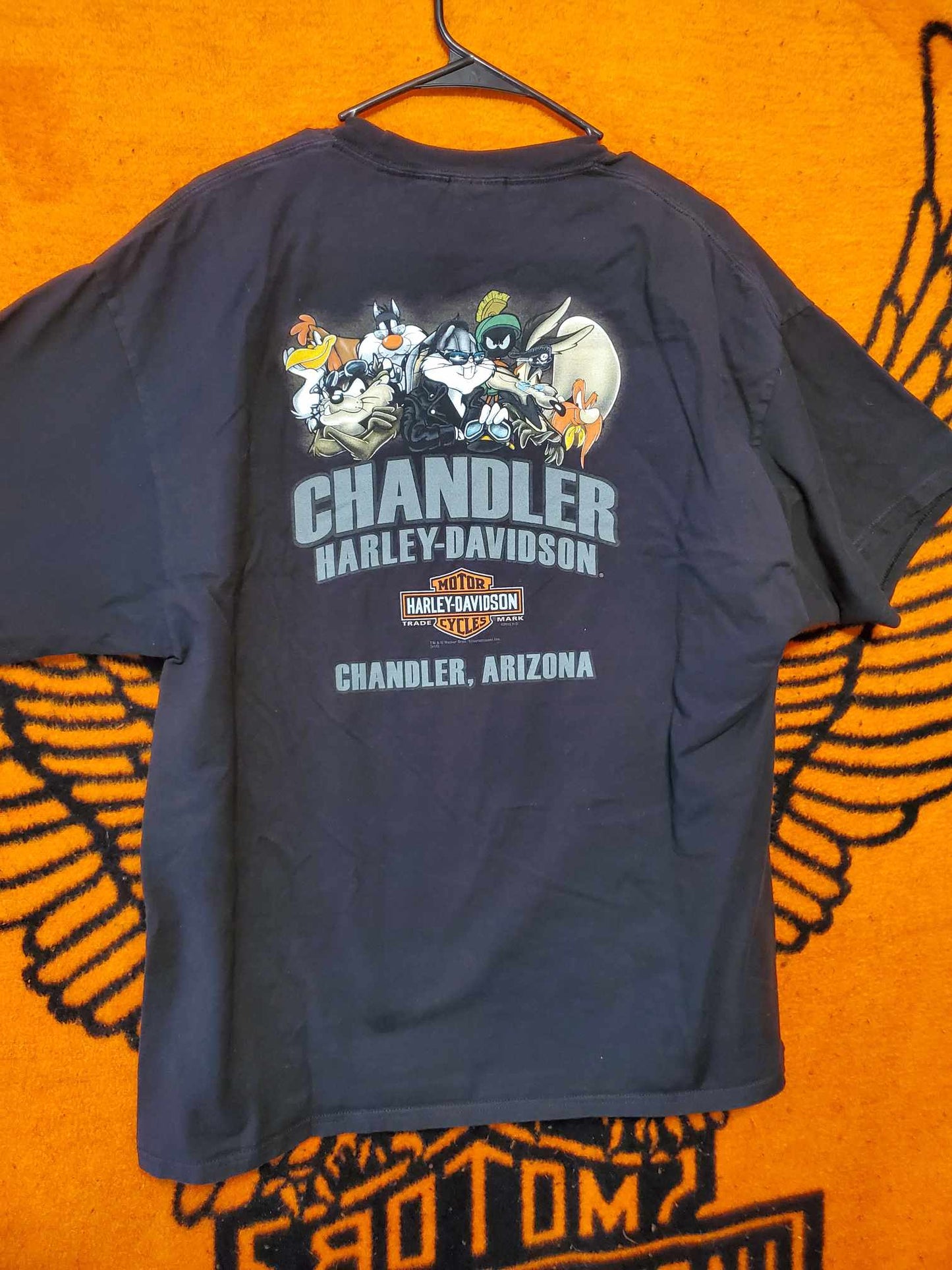 HD Looneytunes t-shirt, men's size XL