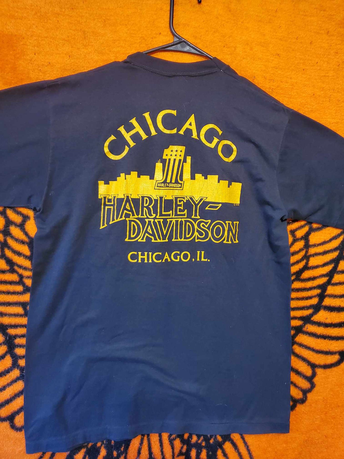 HD Chicago, IL  pocket t-shirt, Men's size Large