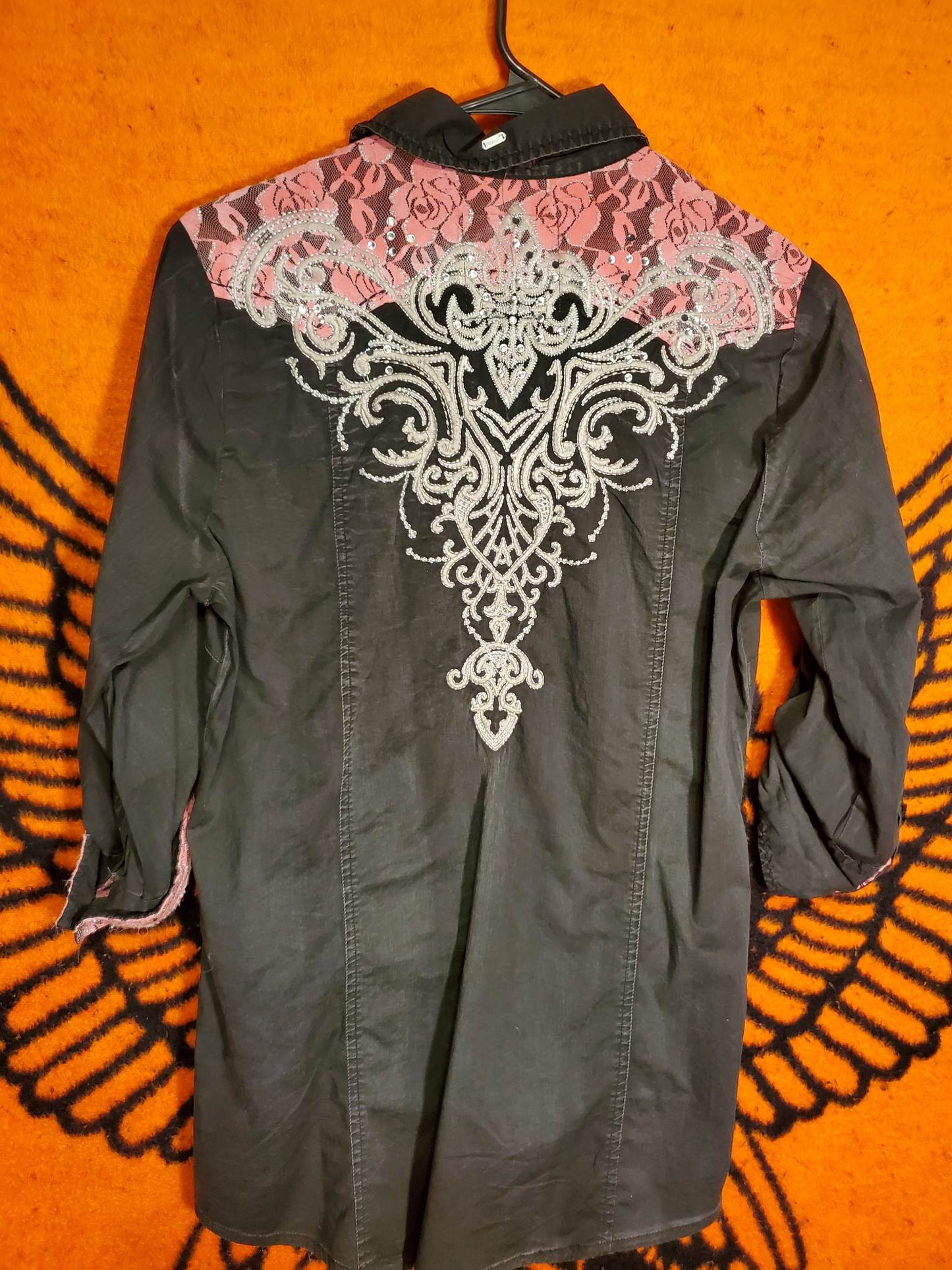 ROAR long sleeve, snap up BLING shirt. Women's size small